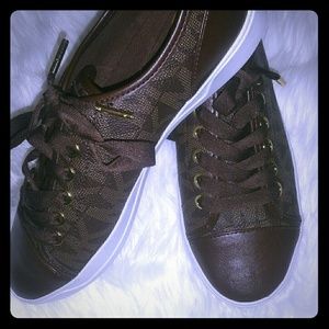 ♡♡♡Mk sneaker. Brand new without tag